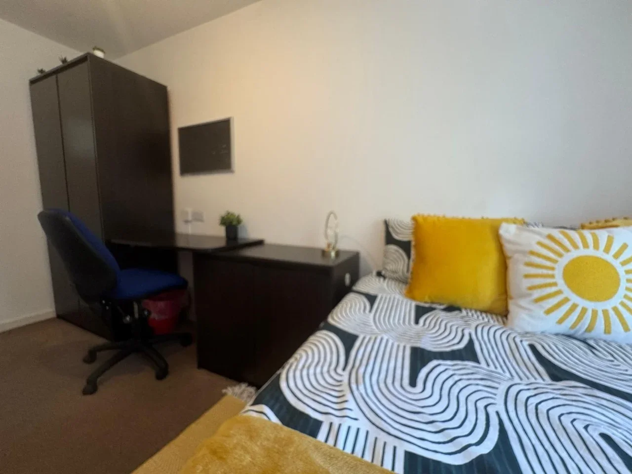 Room Hearsall Lane in Coventry