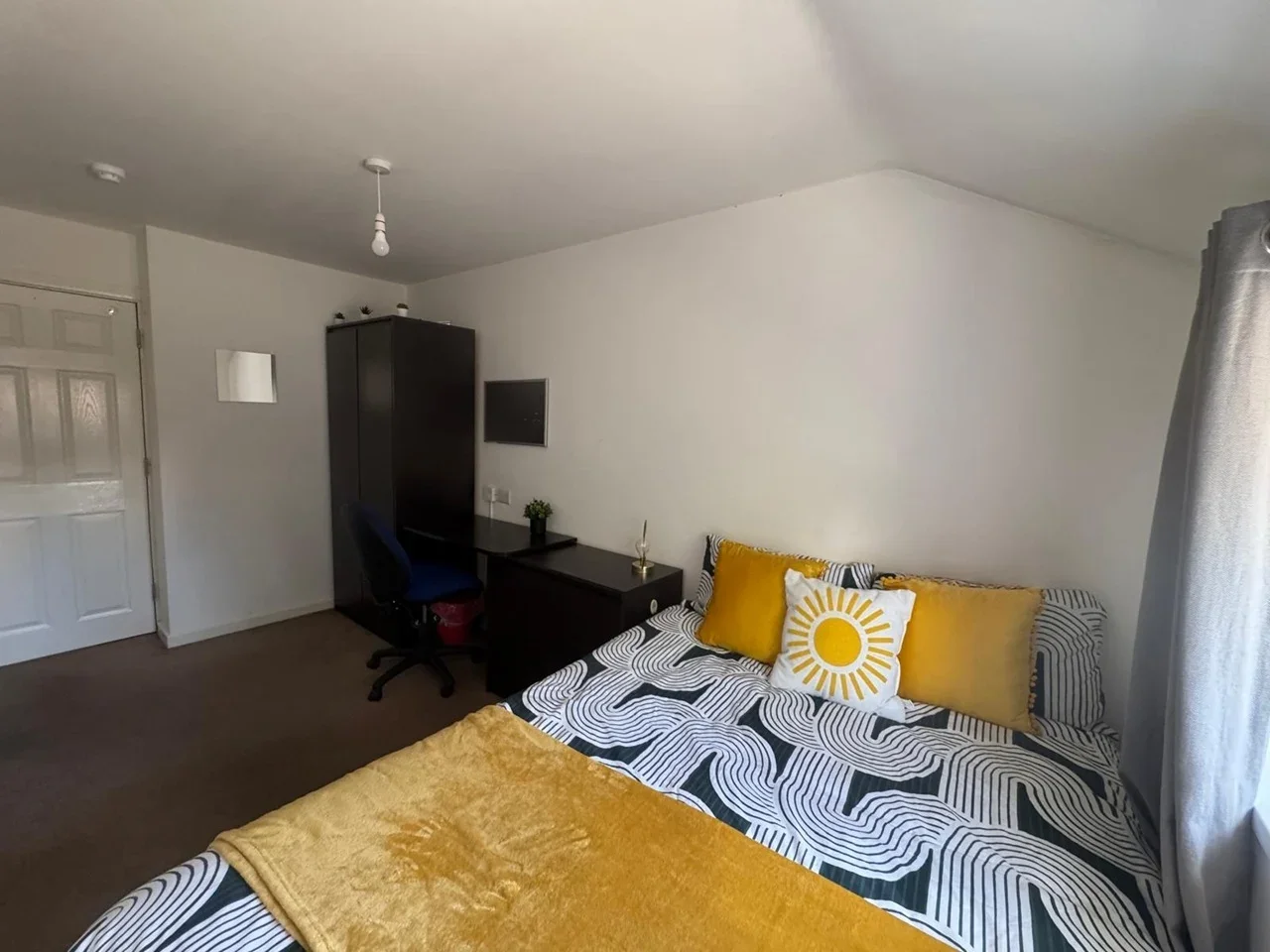 Room Hearsall Lane in Coventry