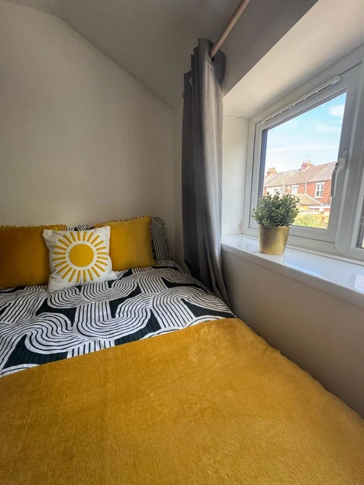 Room Hearsall Lane in Coventry