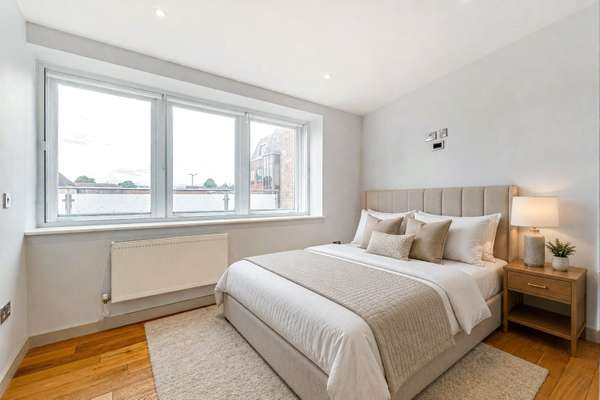 Flat Vaughan Road in St Albans