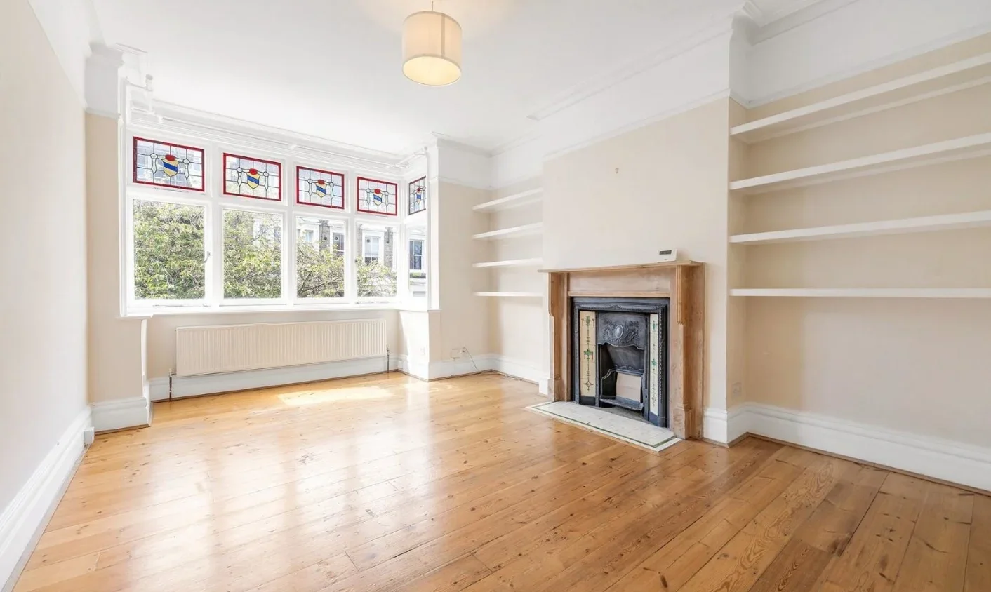 Flat Hayter Road in Greater London