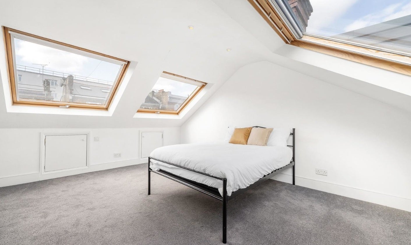Flat Hayter Road in Greater London