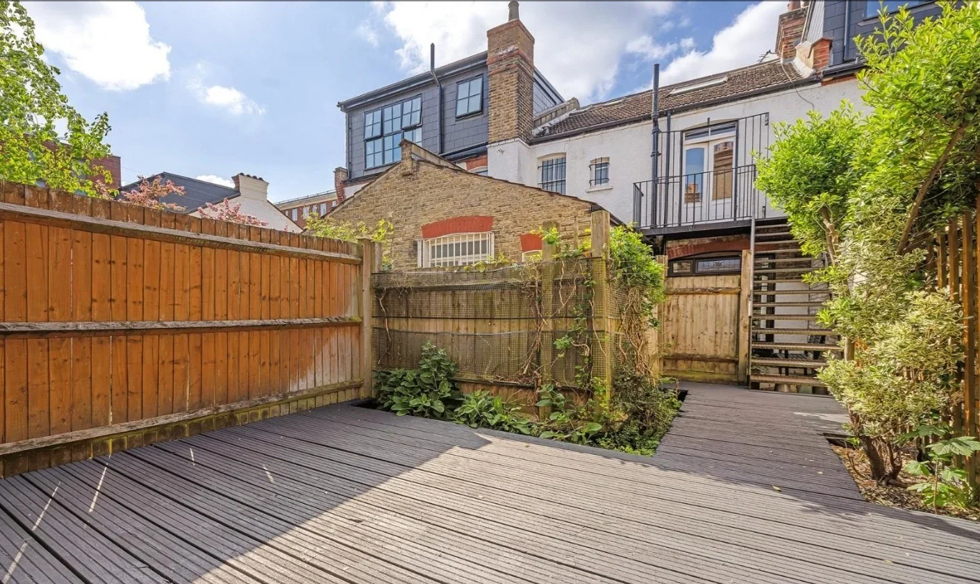 Flat Hayter Road in Greater London