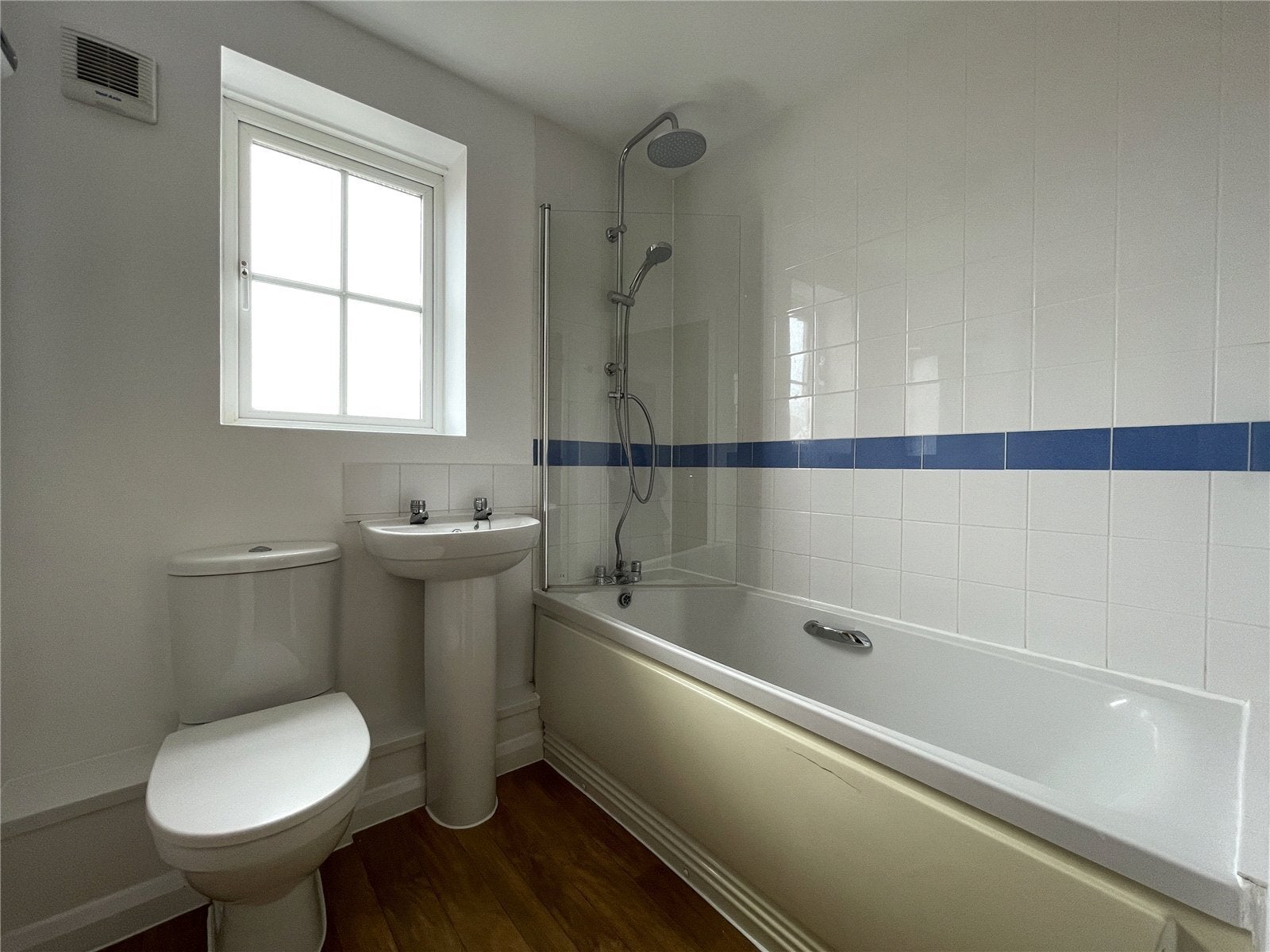 Flat Gatehouse Court in Taunton