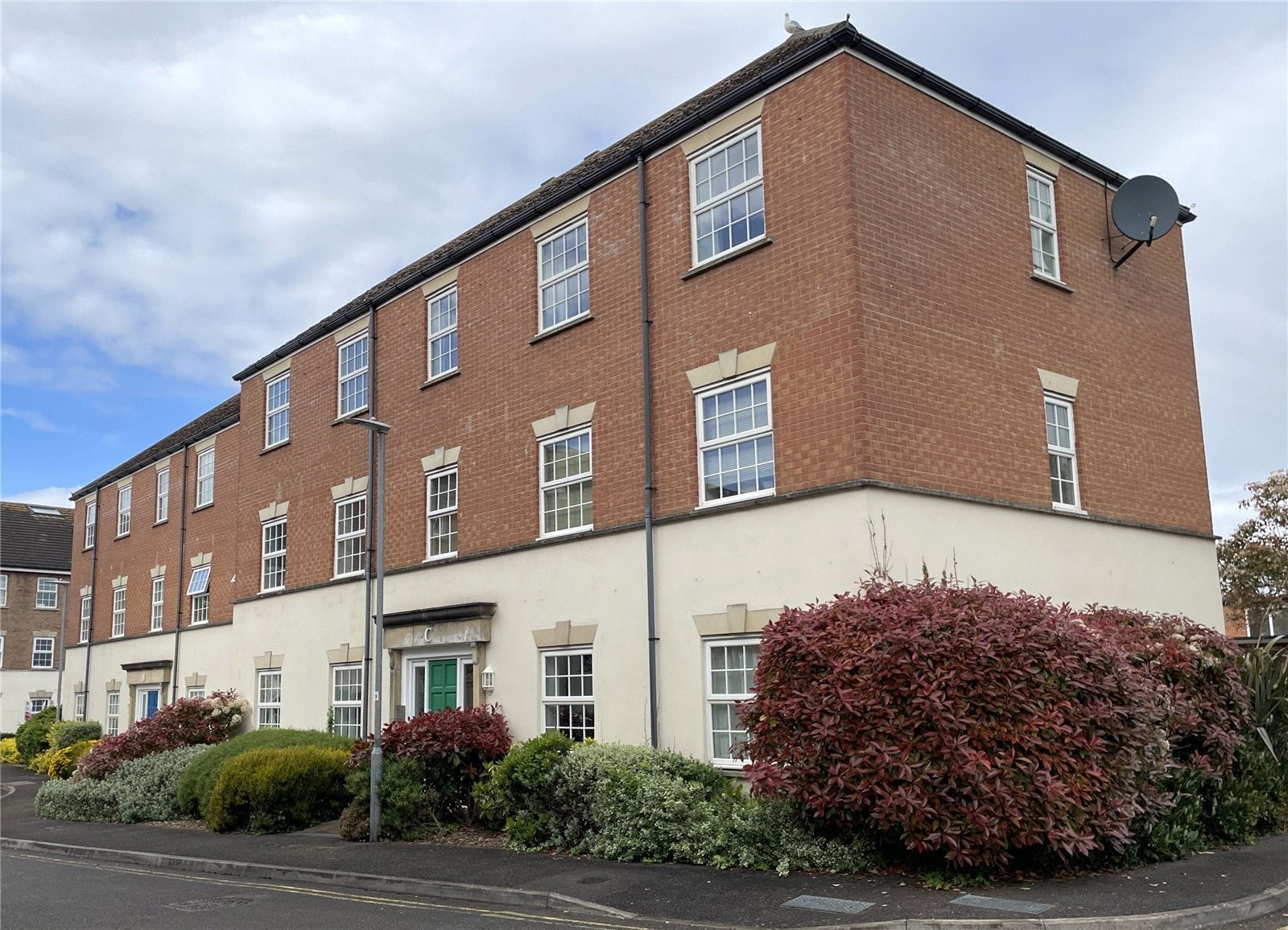 Flat Gatehouse Court in Taunton