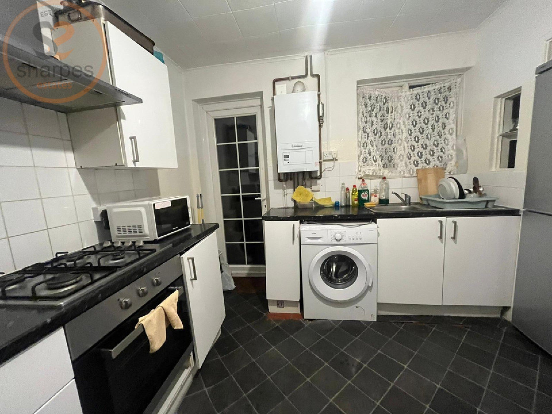 Room Manor Road in Greater London