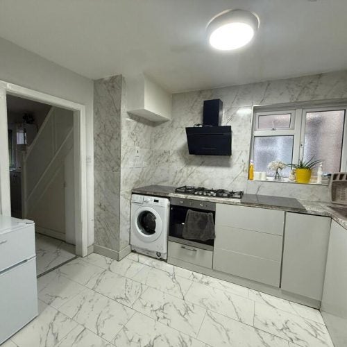 House Cambridge Close in London