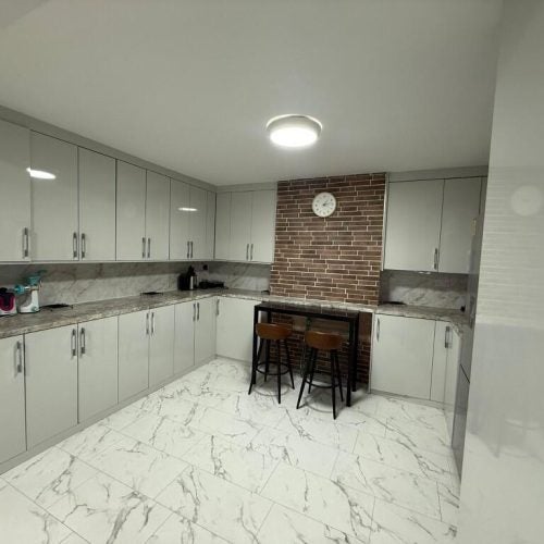 House Cambridge Close in London