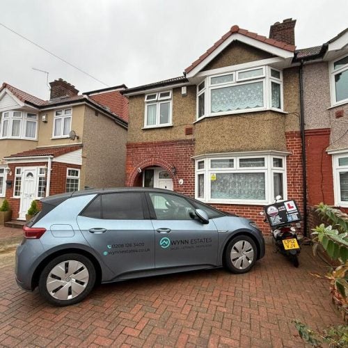 House Cambridge Close in London