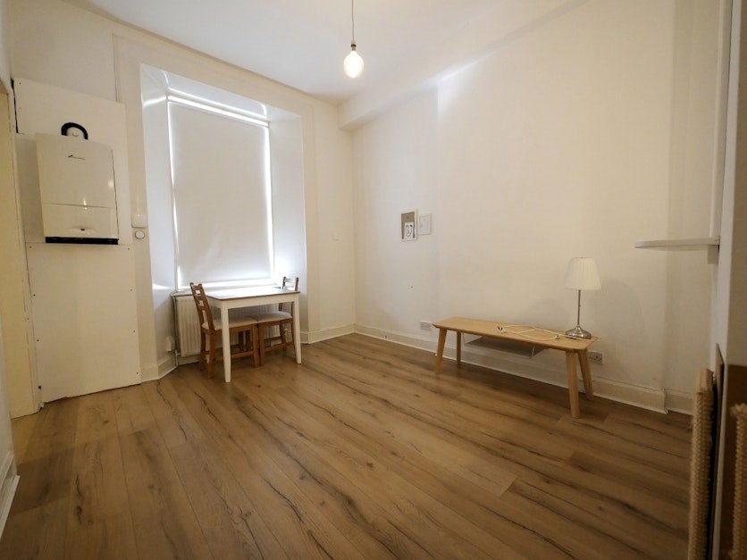 Flat Upper Grove Place in City of Edinburgh
