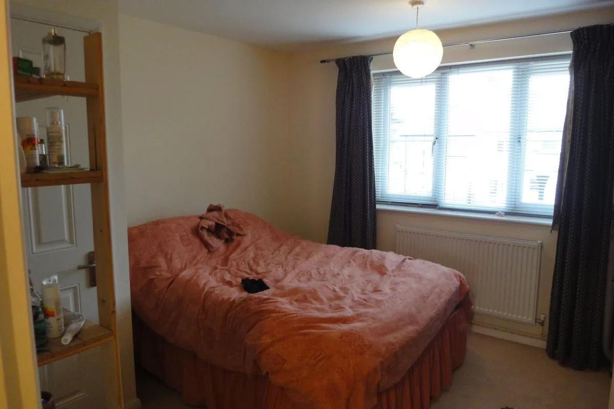 Flat Greenford Avenue in Greater London