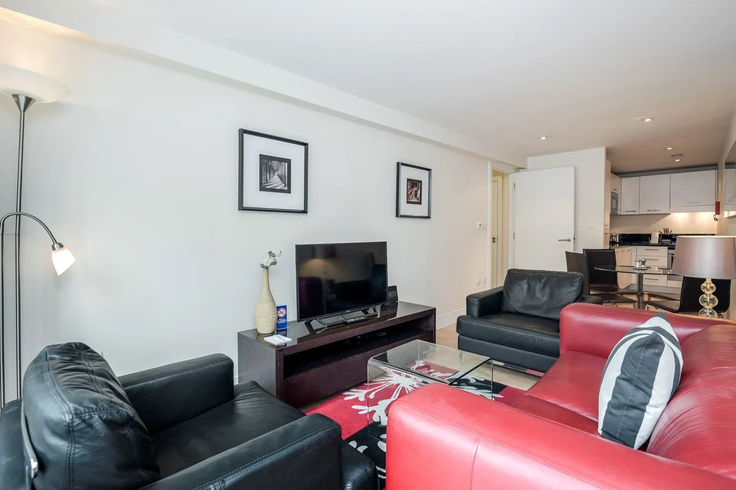 Flat Upper Thames Street in City of London