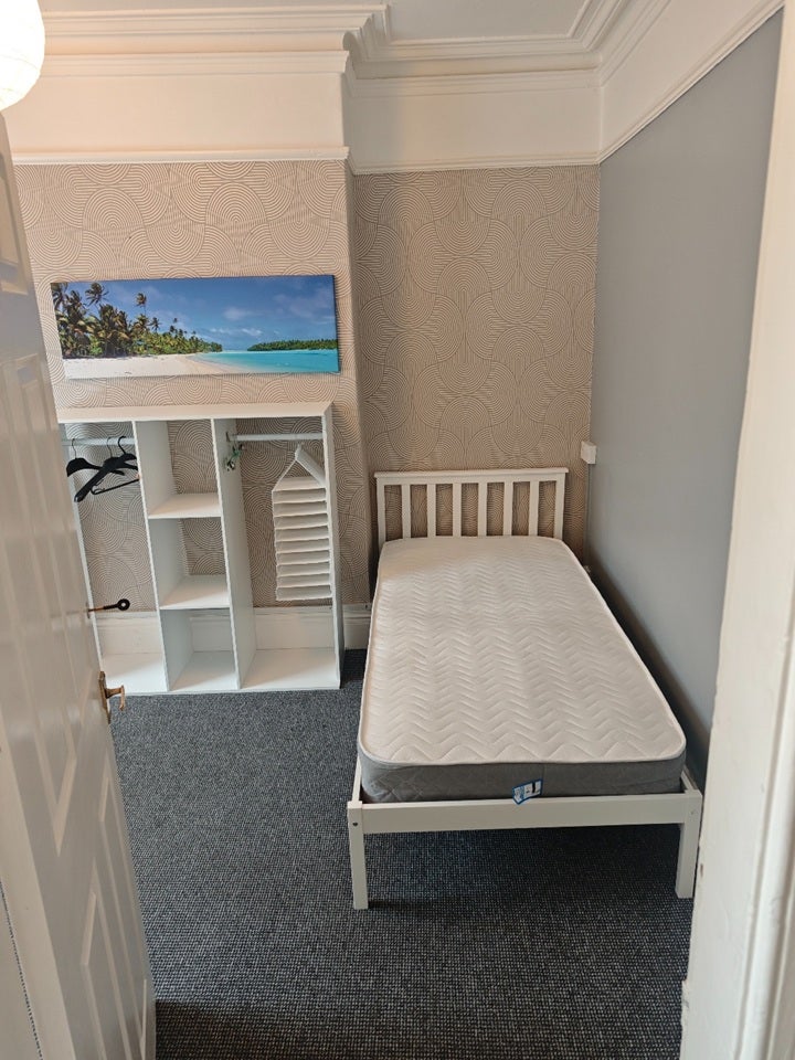 Room St Peter's Avenue in Cleethorpes