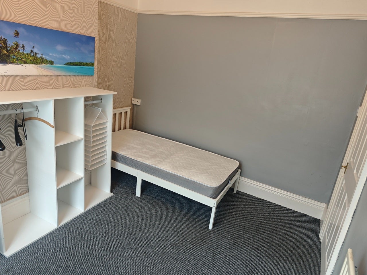 Room St Peter's Avenue in Cleethorpes