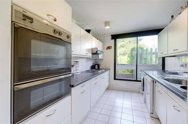 Room Scarsdale Place in Greater London