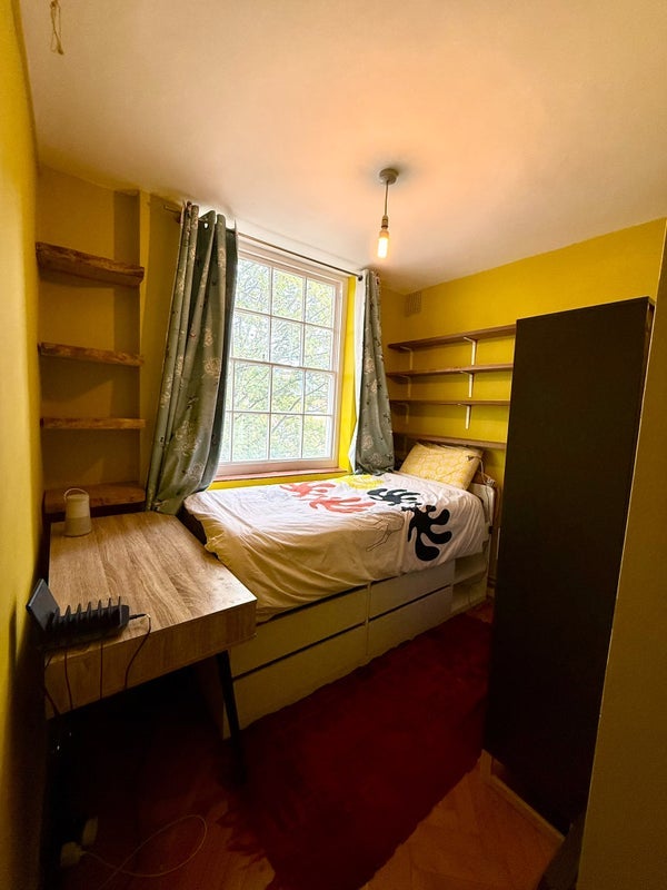 Room Parkhill Road in Greater London