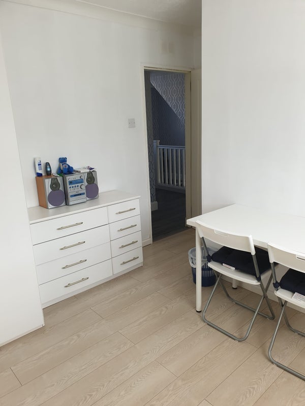 Room Burdiehouse Avenue in City of Edinburgh