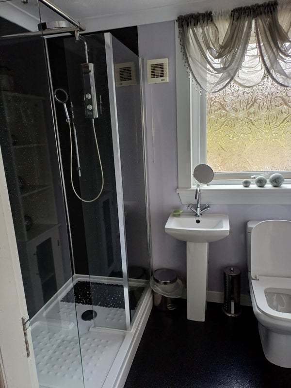 Room Burdiehouse Avenue in City of Edinburgh