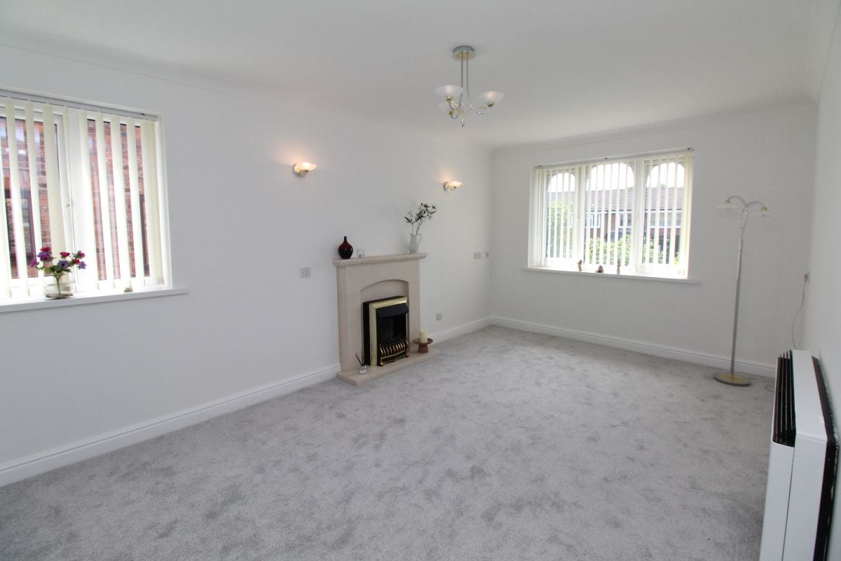 Flat Cyril Bell Close in Lymm