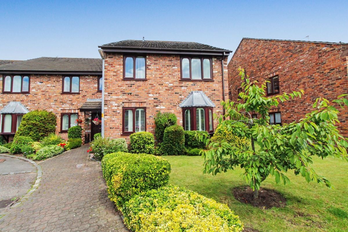 Flat Cyril Bell Close in Lymm