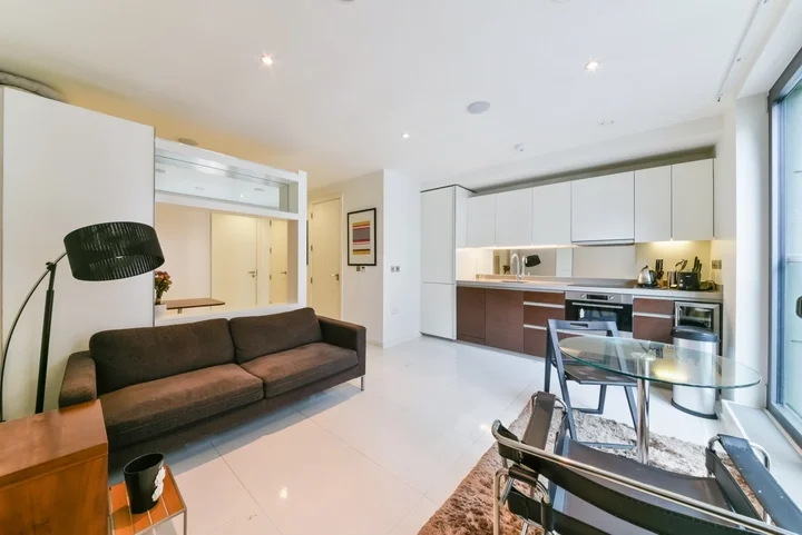 Flat Alexia Square in Greater London