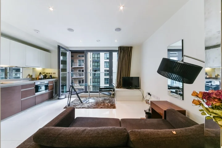 Flat Alexia Square in Greater London