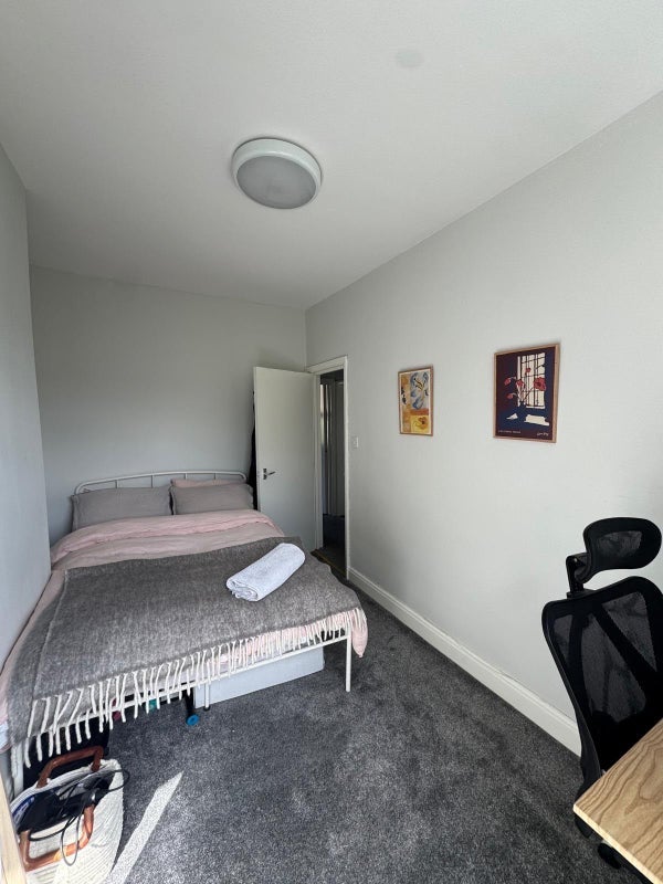 Room Pyrland Road in Greater London