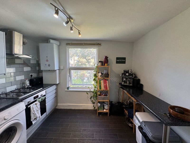 Room Pyrland Road in Greater London