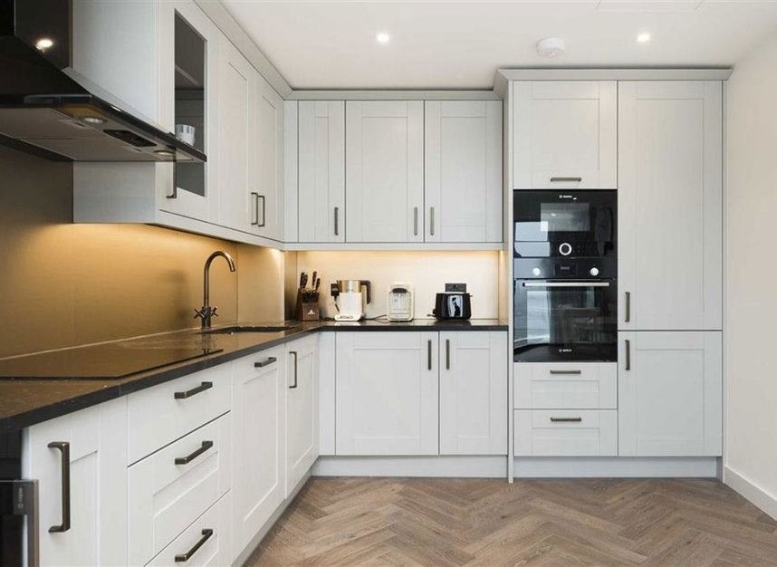 Flat Pennington Quay Walk in Greater London