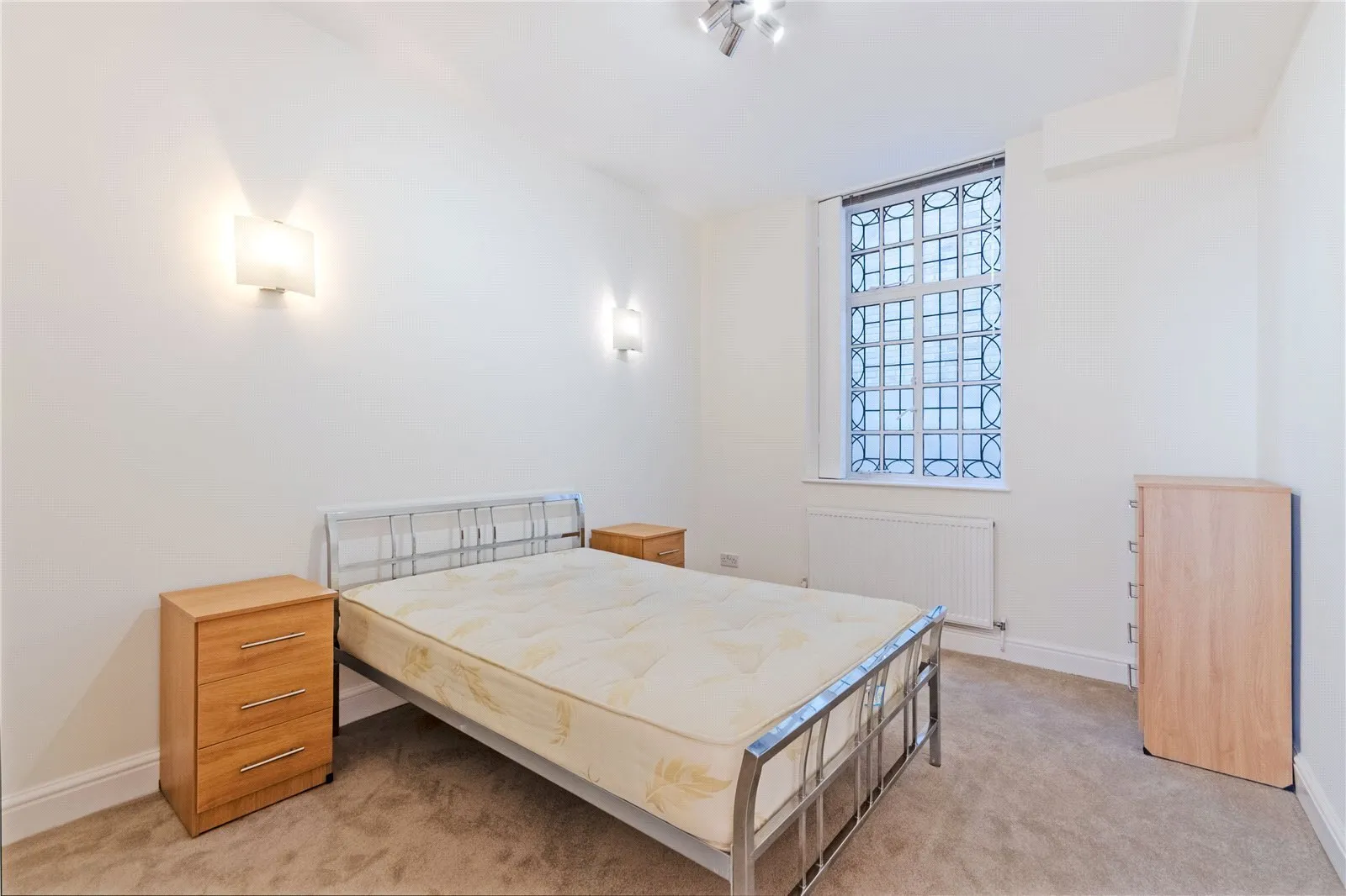 Flat Hackney Road in Greater London
