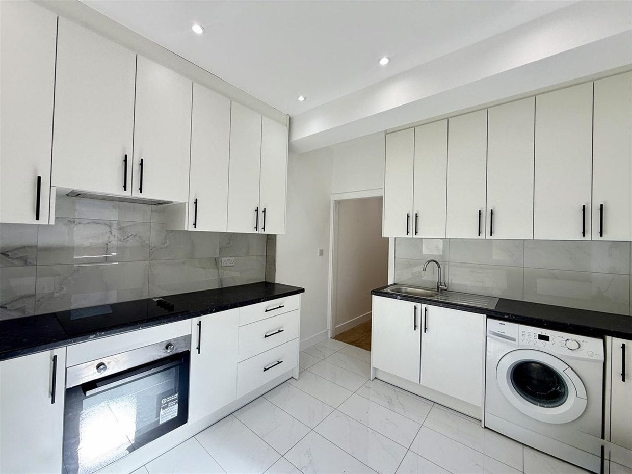 Room Northcote Avenue in London