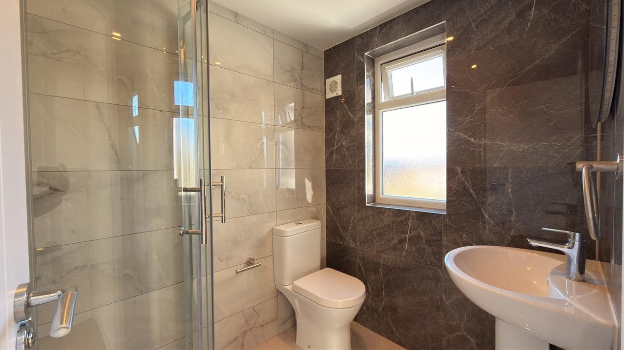 Room Northcote Avenue in London