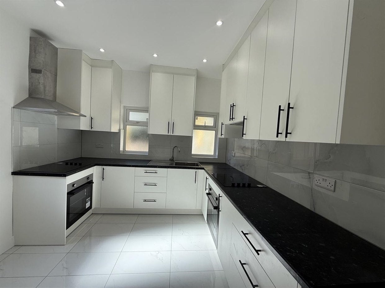 Room Northcote Avenue in London