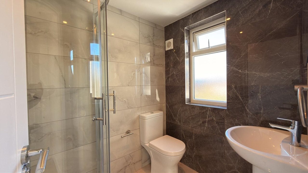 Room Northcote Avenue in London