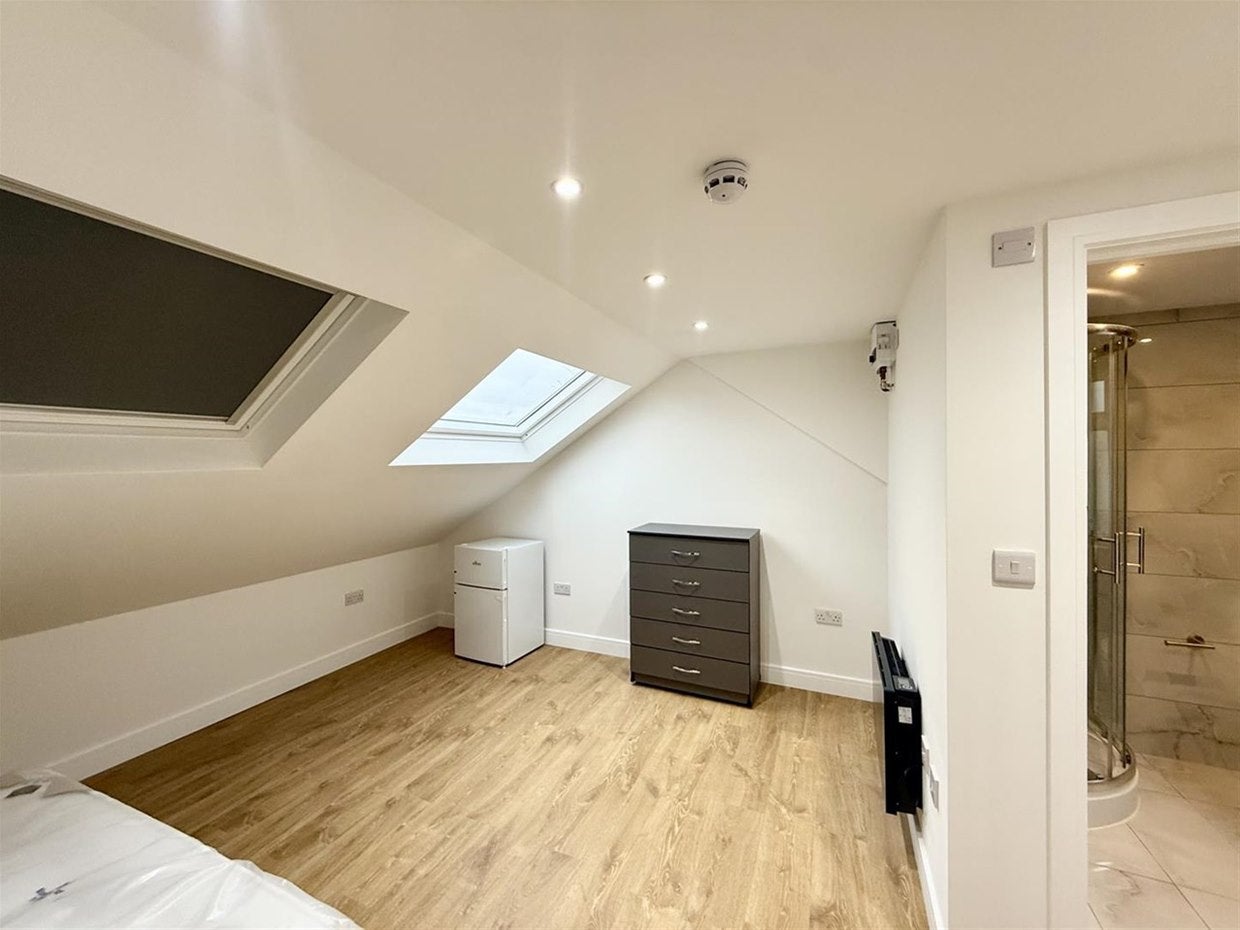 Room Northcote Avenue in London
