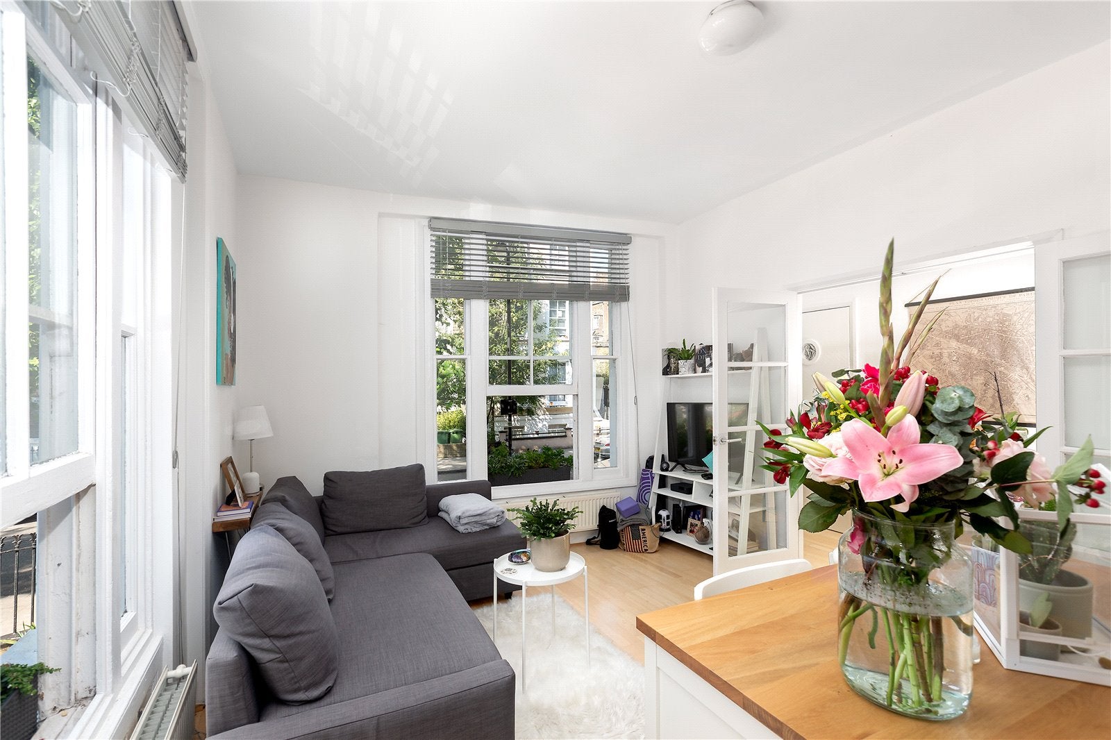 Flat Oakley Road in Greater London