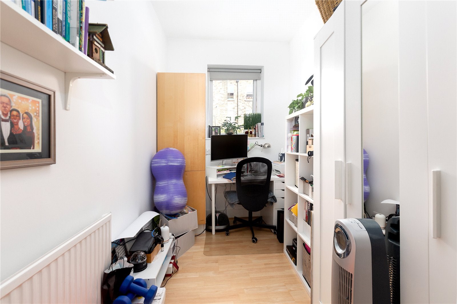 Flat Oakley Road in Greater London