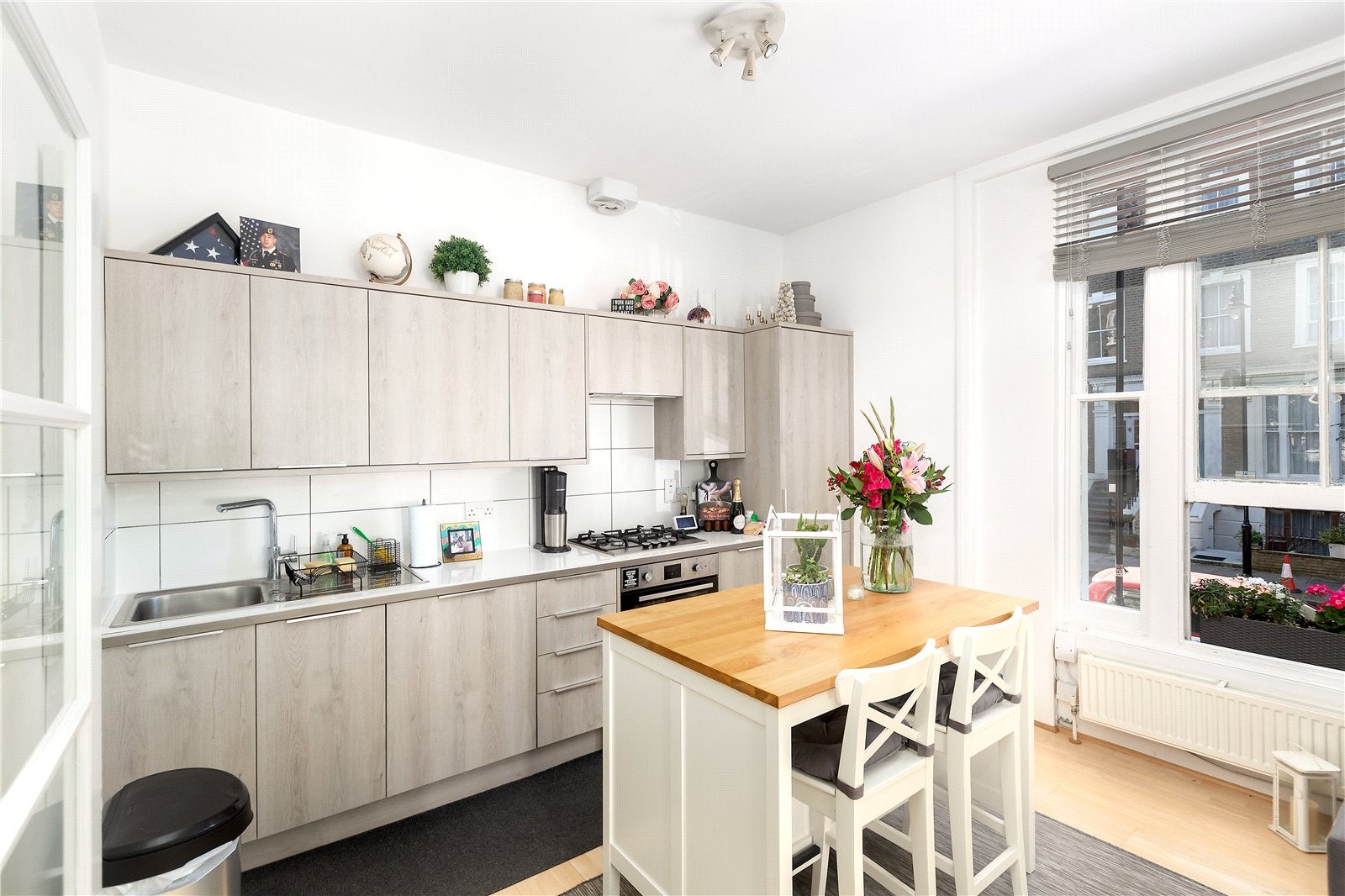 Flat Oakley Road in Greater London