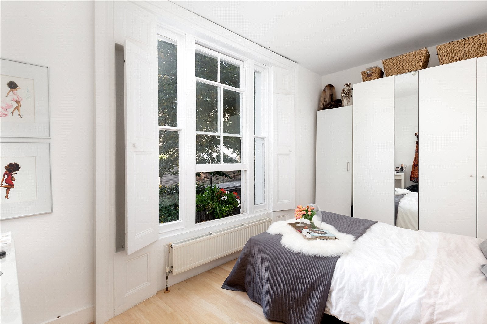Flat Oakley Road in Greater London