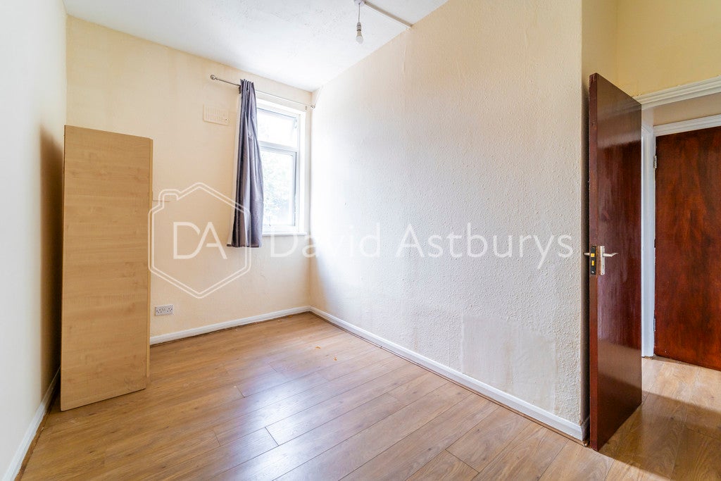 Flat Regina Road in Greater London