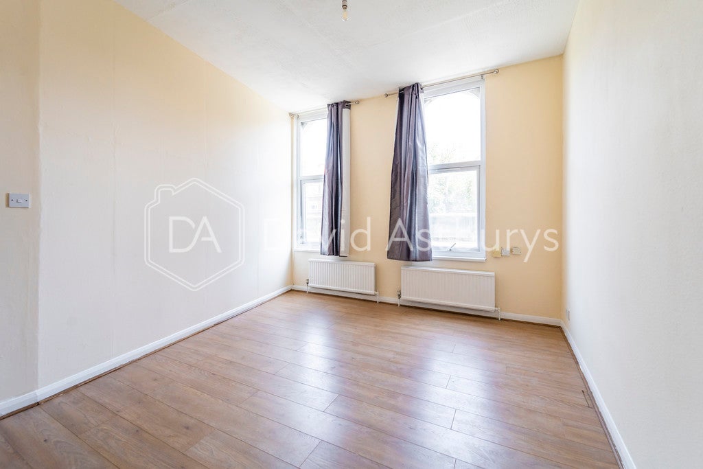 Flat Regina Road in Greater London