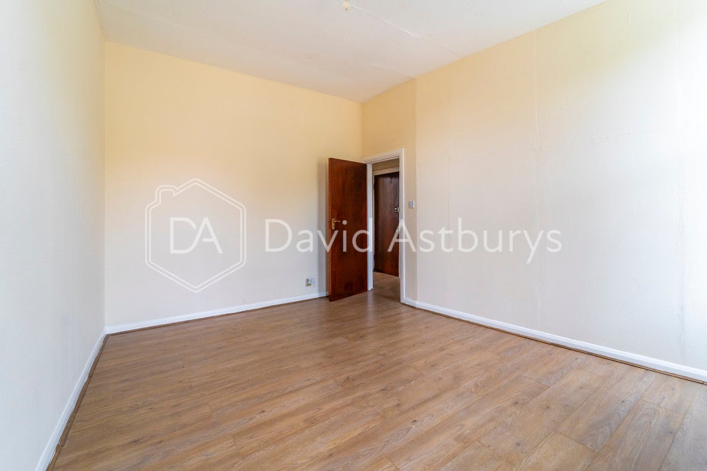Flat Regina Road in Greater London