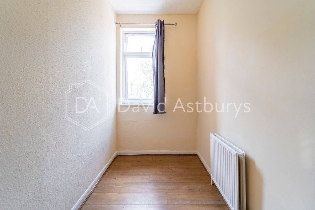 Flat Regina Road in Greater London