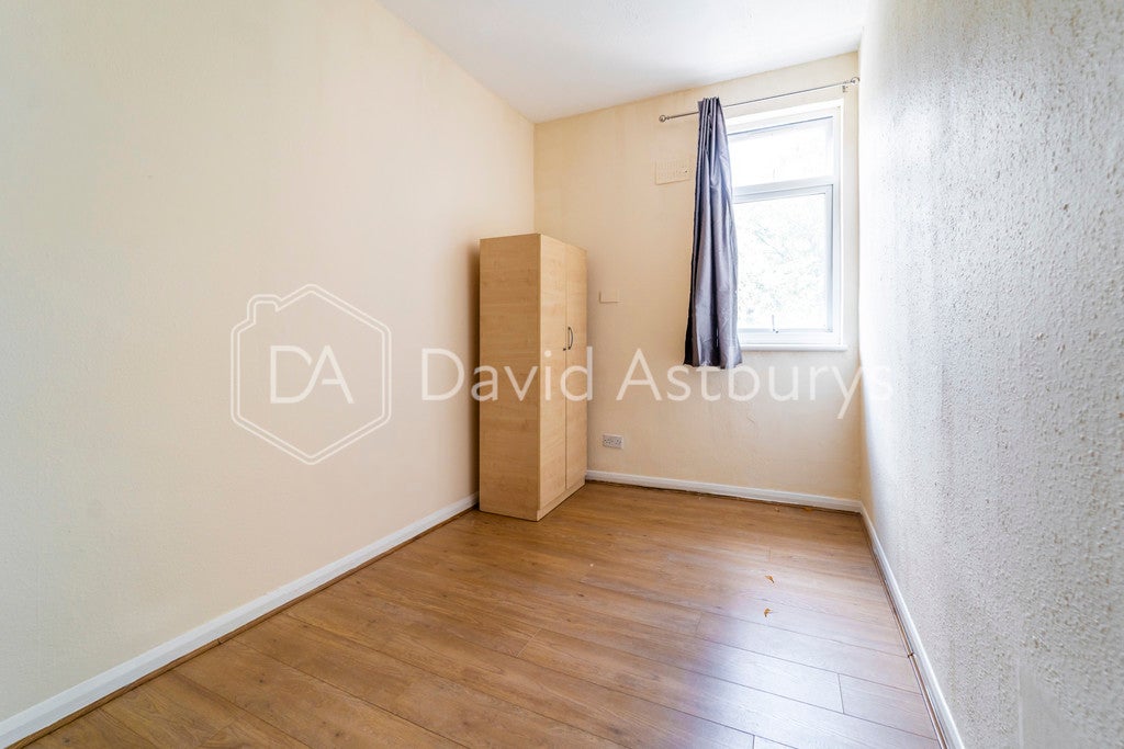 Flat Regina Road in Greater London