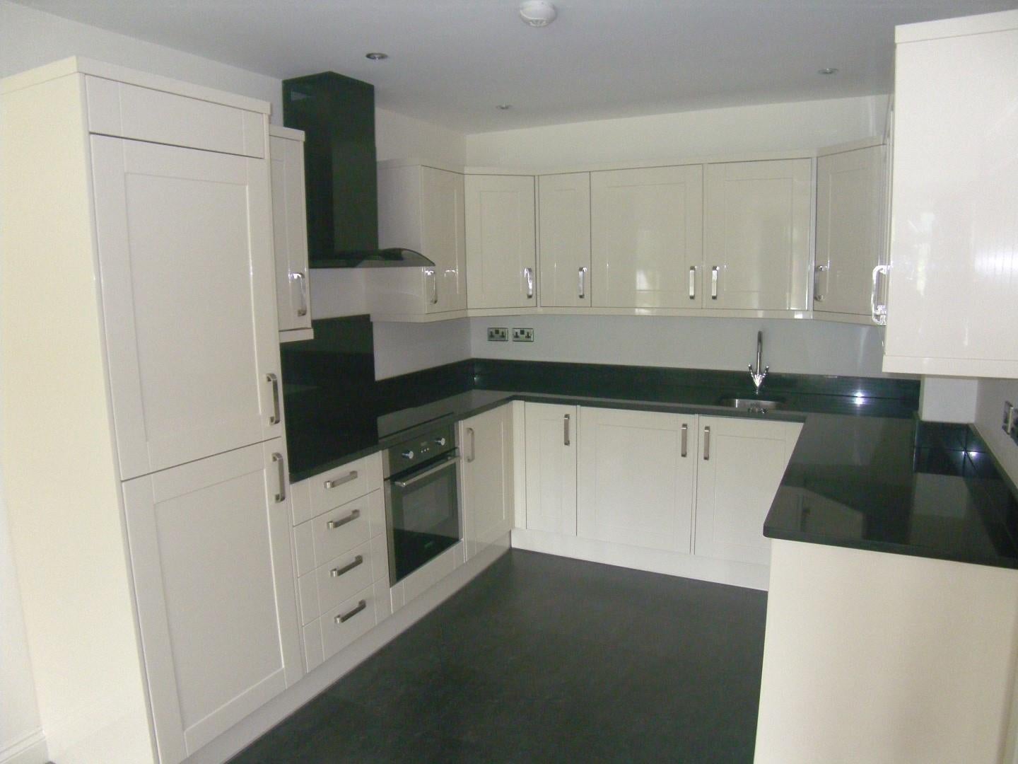 Flat Ferguson Court in London