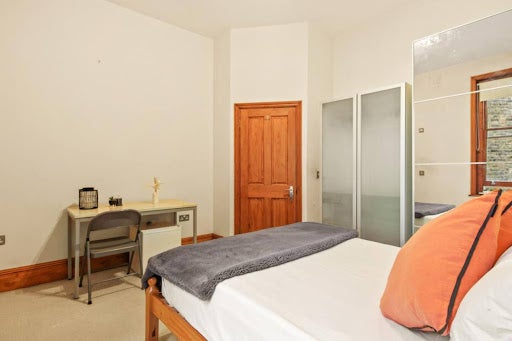 Room Elgin Avenue in City of Westminster