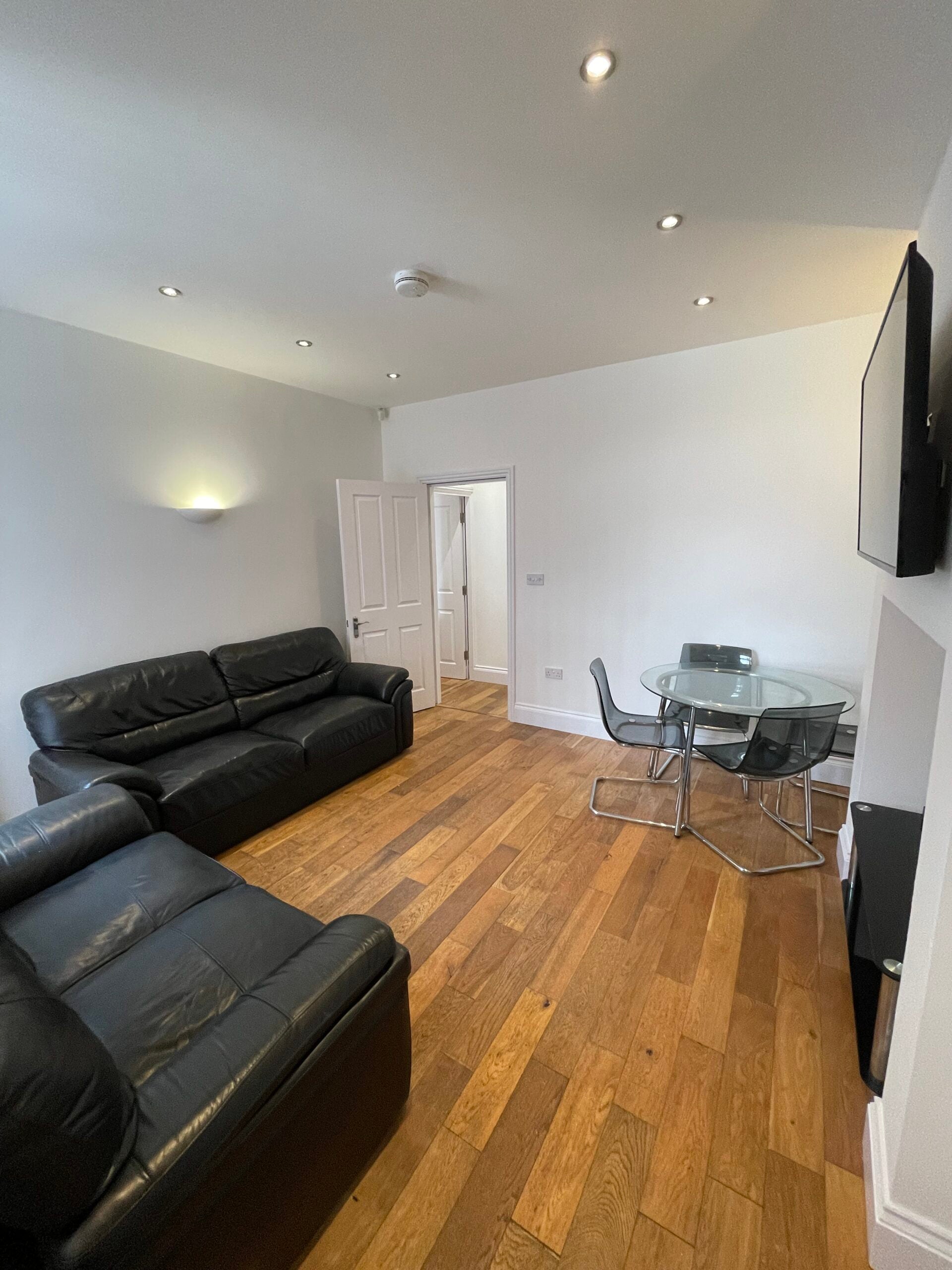 Flat Buston Terrace in Newcastle upon Tyne