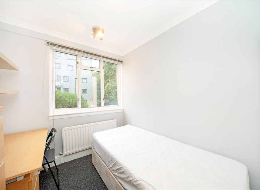 Flat Clayton Road in Greater London