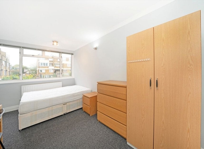 Flat Clayton Road in Greater London