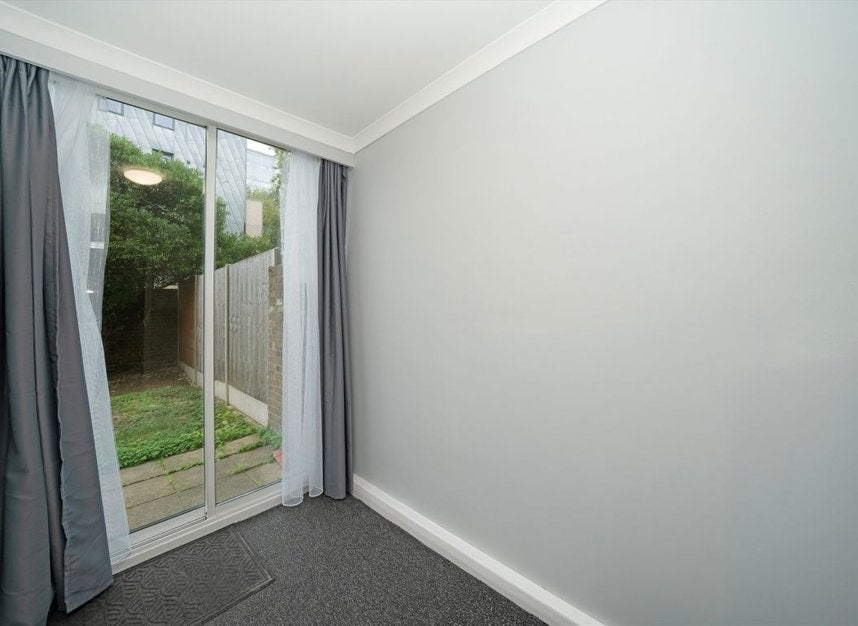 Flat Clayton Road in Greater London